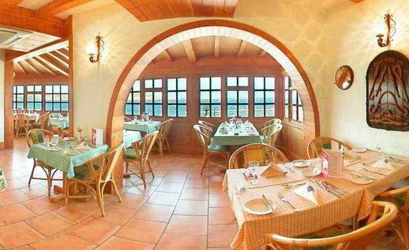 The Mediterranea Hotel & Suites 세인트폴스베이 레스토랑 사진